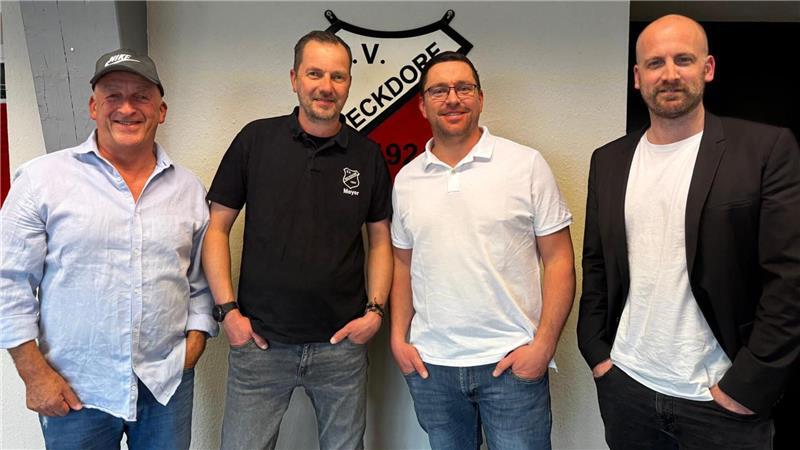 Beckdorfer Handballer wollen früher durch sein - und denken schon an mehr Das Marketing-Team (von links): Jörg Neumann, Carsten Meyer, Klaus Meinke und Justus Asselmeyer.