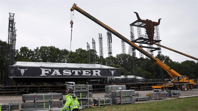 Das Metallteil wiegt 2,8 Tonnen.