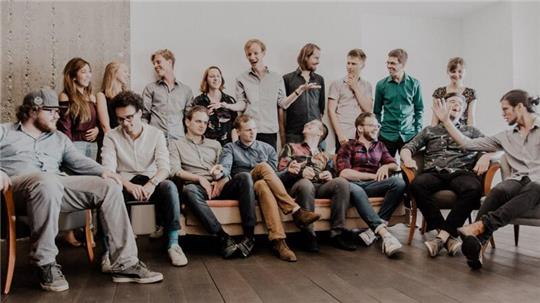 Das Michel Schroeder Ensemble gibt ein Konzert im Kulturhaus Seminarturnhalle in Stade.