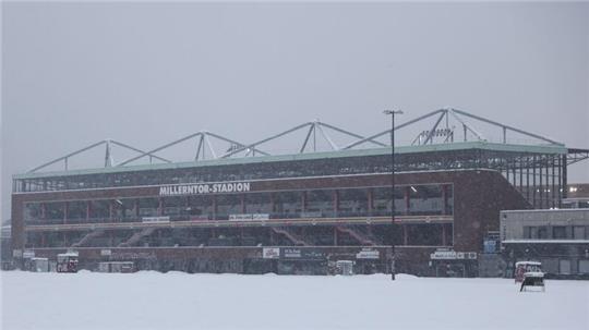 Das Millerntor-Stadion im Schnee.