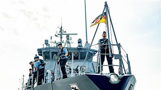 Das Minenjagdboot „Bad Bevensen“ verlässt den Marinehafen Kiel für einen Einsatz in einem der ständigen Minenabwehrverbände der Nato.