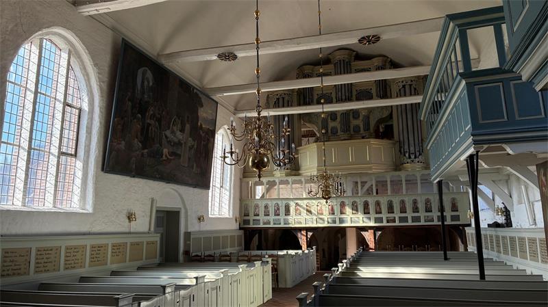 Dem Geheimnis eines Altländer Schatzes auf der Spur Das Monumentalgemälde „Jüngling zu Naim“ von Rudolf Eichstaedt (1857–1924) hängt links der Orgel in der Kirche in Mittelnkirchen.
