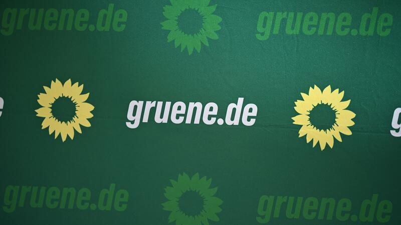 Das Motiv sei als deutliche Warnung vor dem Nationalsozialismus und als Aufruf zur Wahl zu verstehen, teilte die Partei mit. (Symbolbild)