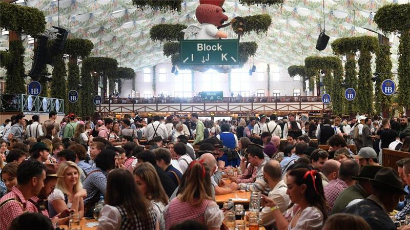 Söder lobt in Lederhose: Wiesn „einfach besser“ als Berlin Das Münchner Oktoberfest startet.