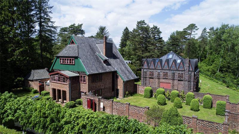 Von Stade bis Buxtehude: Denkmale im Landkreis öffnen ihre Türen Das Museum Kunststätte Bossard von oben: Das Foto stammt aus dem Fotokunstbuch von Jürgen Müller.