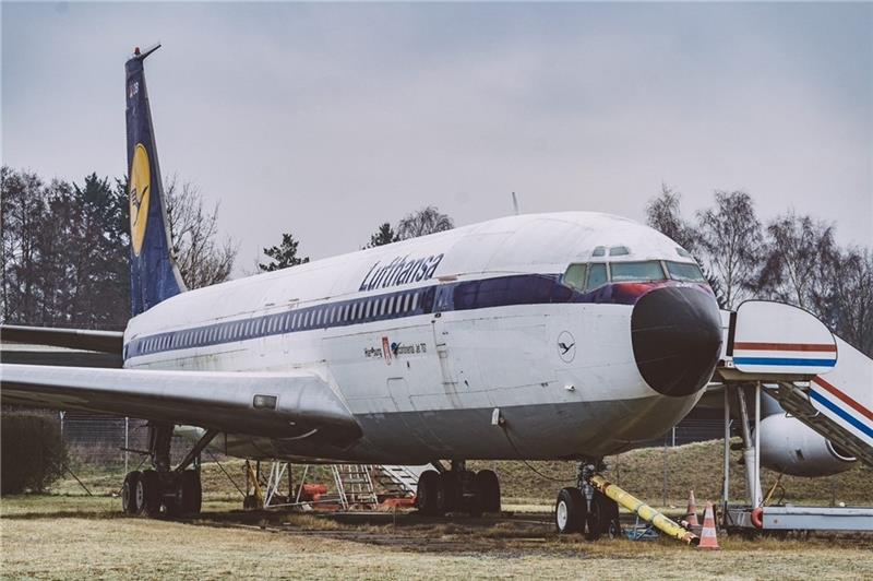 Das Museumsflugzeug Boeing 707-430 steht im nördlichen Bereich auf dem Gelände des Flughafens Hamburg Airport. Foto: Oliver Sorg/Hamburg Airport/dpa