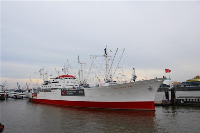 150 Jahre Hamburg Süd: Kapitän erzählt aus Seemannsleben Das Museumsschiff „Cap San Diego“ hat seit dem 30. September 1989 seinen festen Liegeplatz an der Überseebrücke. Foto: Gehm