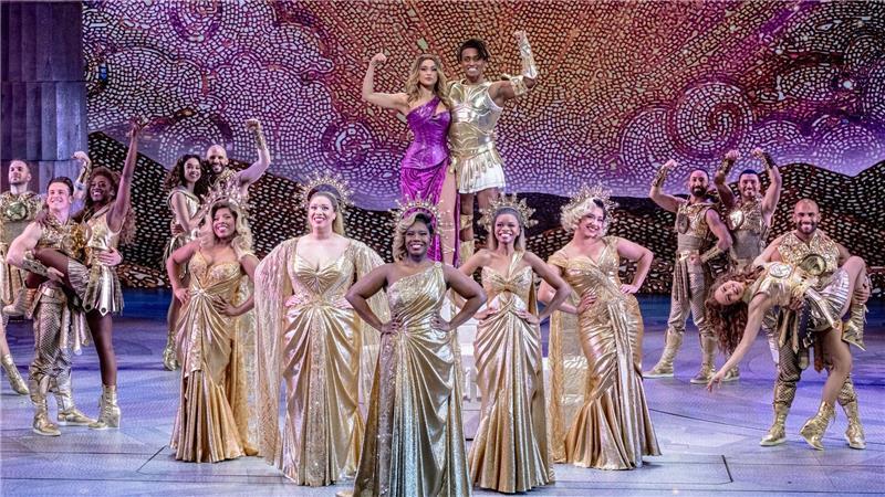 Jetzt Alltagshelden aus dem Landkreis Stade nominieren - und gewinnen Das Musical „Hercules“ beeindruckt mit prachtvollen Bühneninszenierungen im Hamburger Stage Theater Neue Flora. (zu dpa: „Hamburger Musical „Hercules“ bekommt neuen Hauptdarsteller“) Foto: picture alliance/dpa