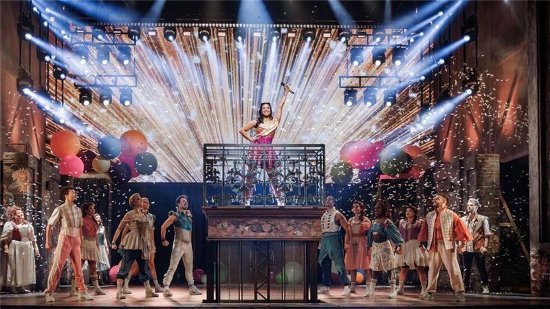 Broadway-Musical „& Julia“ feiert Deutschland-Premiere Das Musical erzählt, wie die Liebesgeschichte von Romeo und Julia weitergeht
