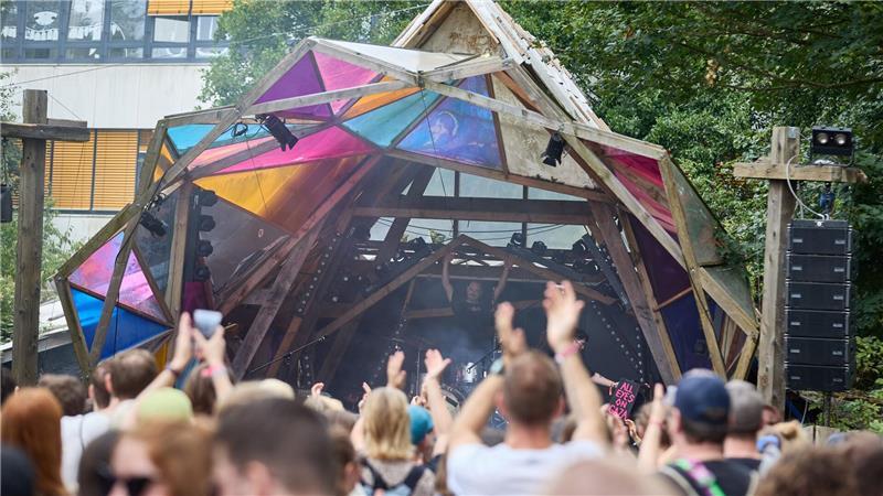 MS Dockville 2025 mit Raye und Lola Young startet am Freitag in Hamburg Das Musik- und Kunstfestival MS Dockville findet in diesem Jahr verkürzt an zwei statt drei Tagen statt. (Archivbild)