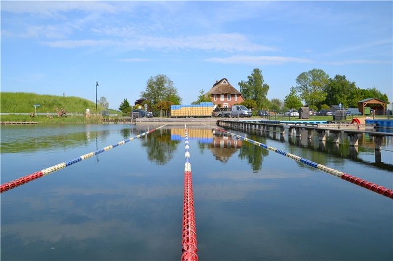 Das Naturfreibad in Krummendeich. Foto: Helfferich
