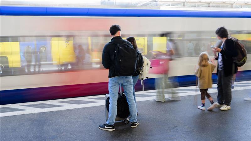 Das Niedersachsen-Ticket wird zum Fahrplanwechsel etwas teuer. (Archivbild)