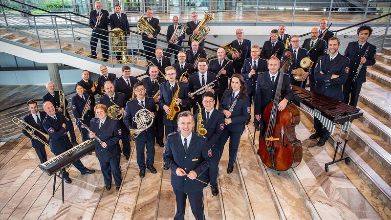 Das Niedersächsische Polizeiorchester spielt in der Harsefelder Eissporthalle. Der Erlös geht zu 100 Prozent sozialen Projekten in der Samtgemeinde zu.