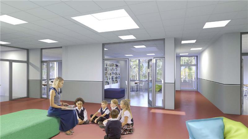 Das Obergeschoss: Große Fenster, viel Licht, Differenzierungsräume und weiterer Platz zum Unterrichten und Lernen in der Mitte.