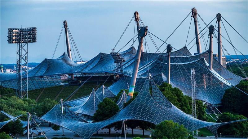 Das Olympiastadion in München wird derzeit für mehrere Hundert Millionen Euro saniert.
