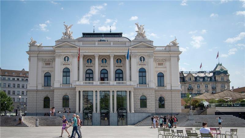 Das Opernhaus Zürich liegt in einer Kritikerumfrage vorn. (Archivbild)