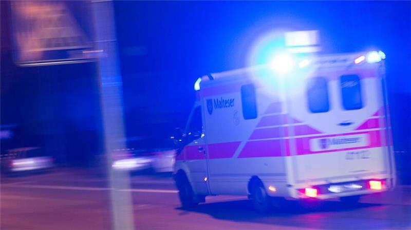 Nachbarschaftsstreit eskaliert: 35-Jähriger notoperiert Das Opfer wurde dabei schwer verletzt und musste in einem Krankenhaus notoperiert werden.
