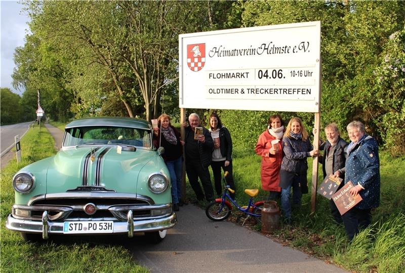 Das Orga-Team von Heimatverein Helmste und Förderverein Kita Helmste bietet nostalgische „Schätzchen“ für Oldtimerfans.