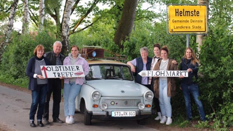 Das Organisationsteam lädt zum Flohmarkt und Oldtimertreff in Helmste ein.