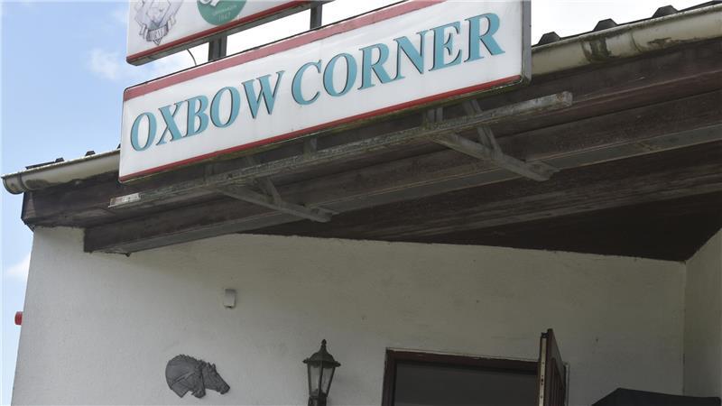 Oxbow Corner: Wirt Wolle ist seit 25 Jahren das Herz der Dorfkneipe Das Oxbow Corner auf dem Gelände des Reiterhofs Harms.