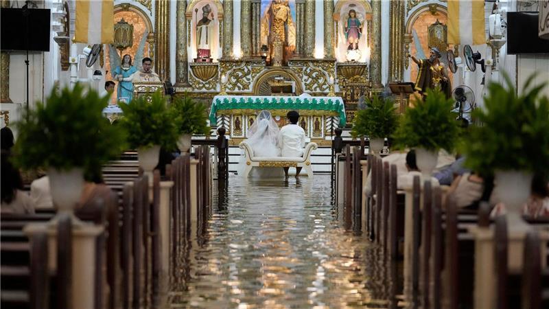 Das Paar hatte die Kirche in Malolos schon vor zwei Jahren gebucht.