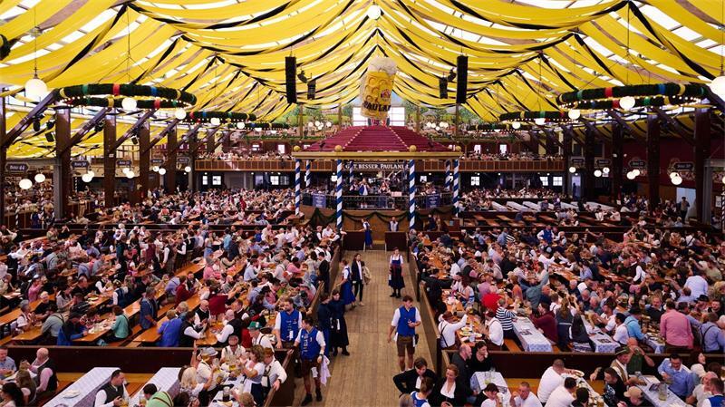 Das Paulaner-Festzelt ist das eine der beiden Zelte, um die es vor Gericht ging. (Archivbild) 