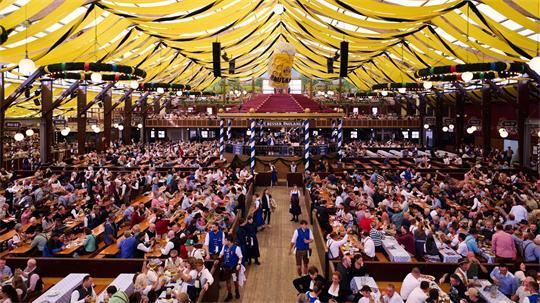 Das Paulaner-Festzelt ist das eine der beiden Zelte, um die es vor Gericht ging. (Archivbild) 