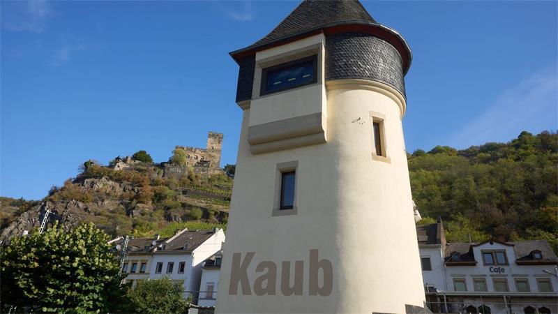 Negative Pegelwerte - Rekordniedrigwasser des Rheins Das Pegelhaus in Kaub zeigt gegenwärtig gar keinen Wasserstand mehr an.