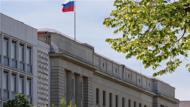 Spionage: EU führt Meldepflicht für russische Diplomaten ein Das Personal der russischen Botschaft in Berlin wird künftig nicht mehr einfach so in andere EU-Staaten reisen dürfen. (Archivbild)