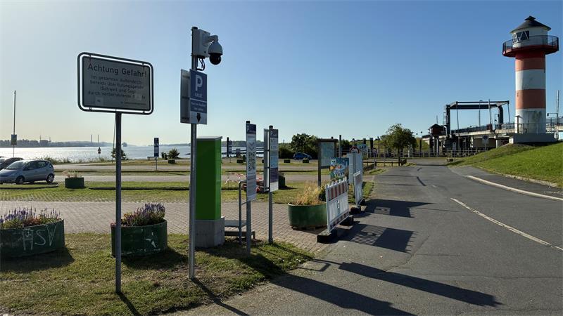 Das Peter-Park-Kamera-System ist jetzt auch auf den Parkplätzen am Lühe-Anleger in Grünendeich installiert.