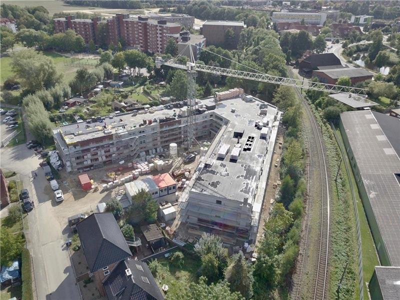 Das Pflegeheim in Stade liegt zwischen dem Altländer Viertel (oben) und der Innenstadt nahe der Bahngleise. Foto: SENECTUS GmbH