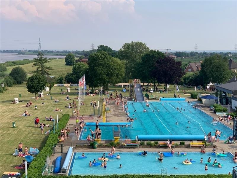 Das Planschen im Freibad in Twielenfleth wird teurer – für Kinder und Jugendliche. Foto: Dunker