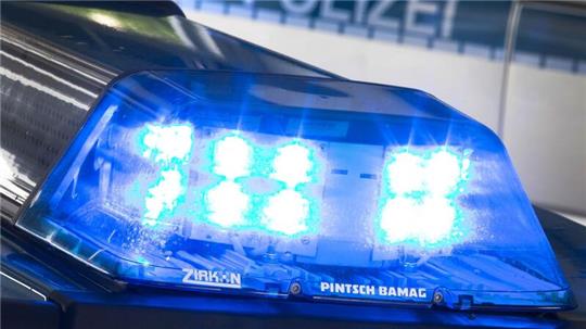 Das Polizeipräsidium Rheinpfalz fahndet mit einem Großaufgebot von Polizeikräften nach einem verurteilten Mörder. (Symbolbild)
