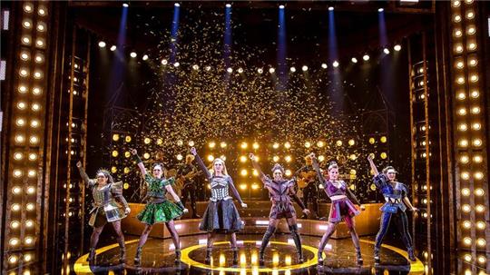 Das Pop-Musical „Six“ ist noch bis zum 7. April am Deutschen Theater in München zu sehen.