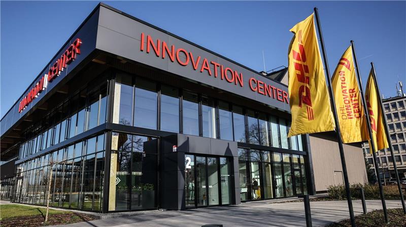 Das Post-Management stellte die Jahreszahlen in seinem neuen Innovationszentrum in Troisdorf bei Bonn vor.