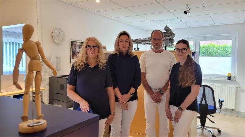 Das Praxisteam von Dr. Leif Möhlmann - hier mit Angela Sonnenberg (von links), Anja Conrad und Ulrike Benecke.