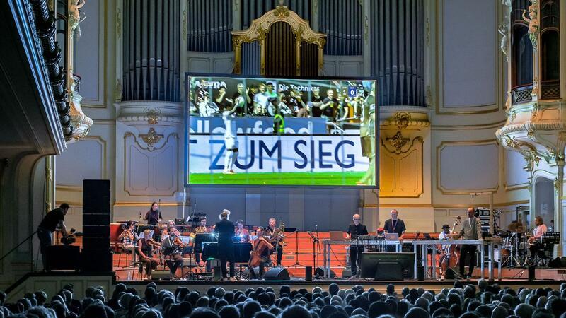 Musiker vertonen St. Paulis Aufstiegsspiel Das Projekt „The Game“ vertont in der Laiszhalle live das Fußballspiel der Zweitligisten St.Pauli und Vfl Osnabrück.
