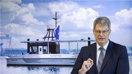 Das Projekt trägt laut Bundesverkehrsminister Patrick Schnieder (CDU) wesentlich dazu bei, den öffentlichen Verkehr auf dem Wasser zu modernisieren und zu digitalisieren. 