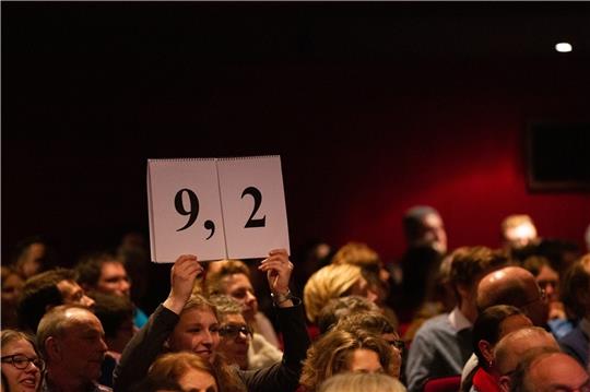 Das Publikum entscheidet, ob der Auftritt gerade Quatsch oder die beste Geschichte ist.