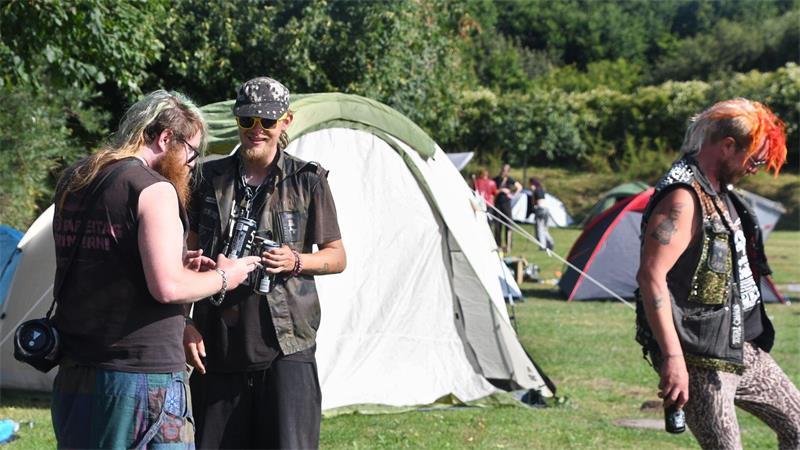 Das Punk-Protestcamp war am Montag auf Sylt gestartet - das juristische Tauziehen rund um das Camp ist aktuell nun beendet. 