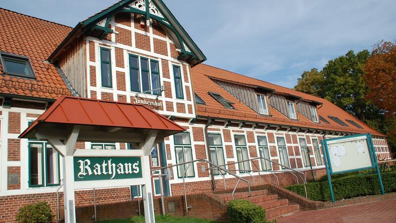 Das Rathaus "Junkernhof" in Apensen.