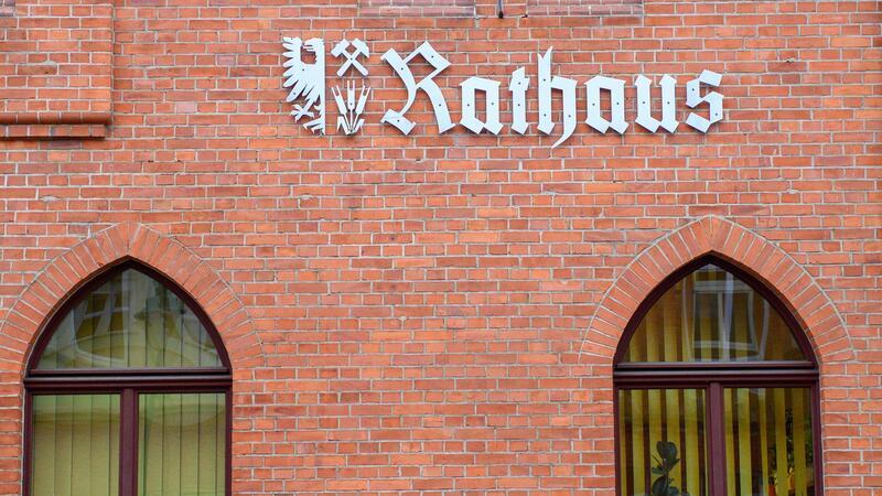 Standards für Verwaltungsdigitalisierung dauern Jahre Das Rathaus der Einheitsgemeinde Tangerhütte. Hier ist das Digitale Rathaus schon heute Realität.