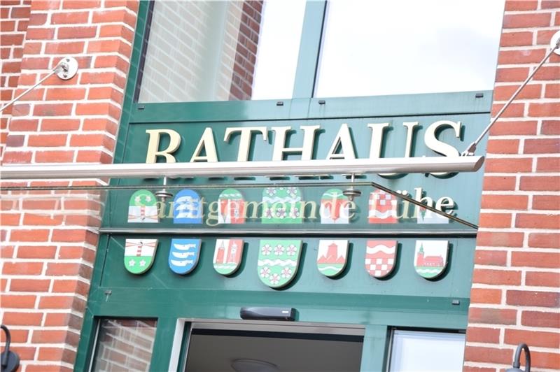 Rat Neuenkirchen lehnt Fusion zur Einheitsgemeinde ab Das Rathaus der Samtgemeinde Lühe in Steinkirchen. Foto: Battmer