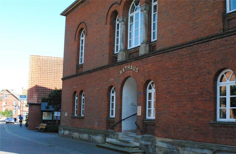 Meldeamt in Nordkehdingen nur eingeschränkt erreichbar Das Rathaus der Samtgemeinde Nordkehdingen.