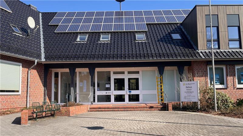 Das Rathaus in Himmelpforten. Wer tritt die Nachfolge im Büro von Holger Falcke an?