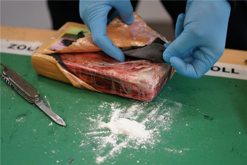 Hamburger Zoll stellt Kokain im Wert von 350 Millionen Euro sicher Das Rauschgift hat einen Schwarzmarktwert von mehr als 350 Millionen Euro. Foto: Brandt/dpa