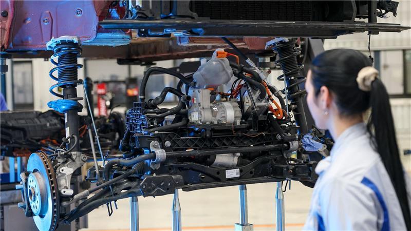 Das Recycling und Wiederaufbereiten von Altfahrzeugen soll künftig rund 1.000 Arbeitsplätze im Zwickauer VW-Werk sichern.