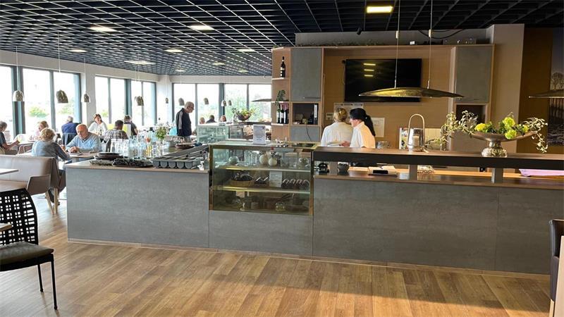 Mittagstisch bei Jähnichen: Immer ein offenes Ohr für die Stammgäste Das Restaurant Deck 2 befindet sich im 2. Obergeschoss des Einrichtungshauses Möbel Jähnichen in Stade.