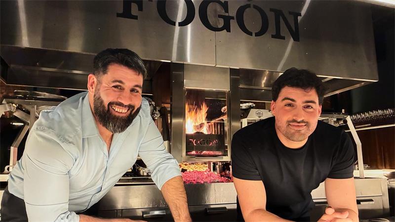 Das Restaurant „Fogón Asado“ von Sebastián Cardamoni (l) und Alex Pels ist laut der Reise-App Tripadvisor das beste Restaurant der Welt. 