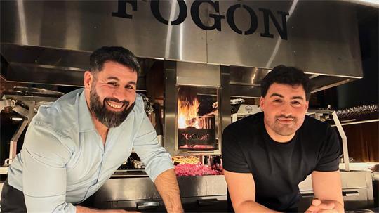 Das Restaurant „Fogón Asado“ von Sebastián Cardamoni (l) und Alex Pels ist laut der Reise-App Tripadvisor das beste Restaurant der Welt. 